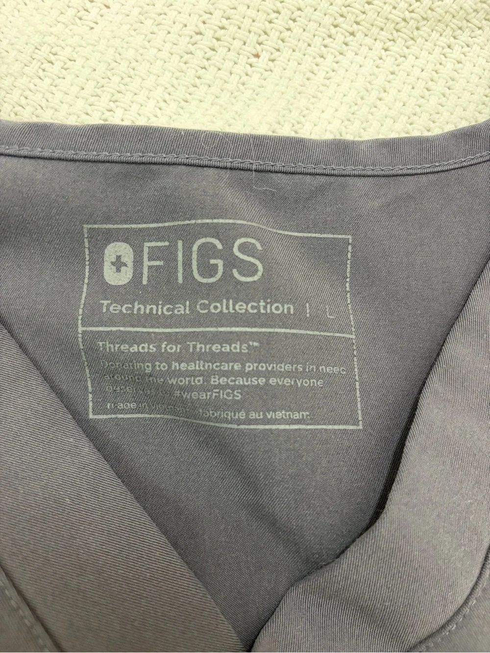 Figs Men's Scrub Set LARGE Top & M/SMALL Pants.